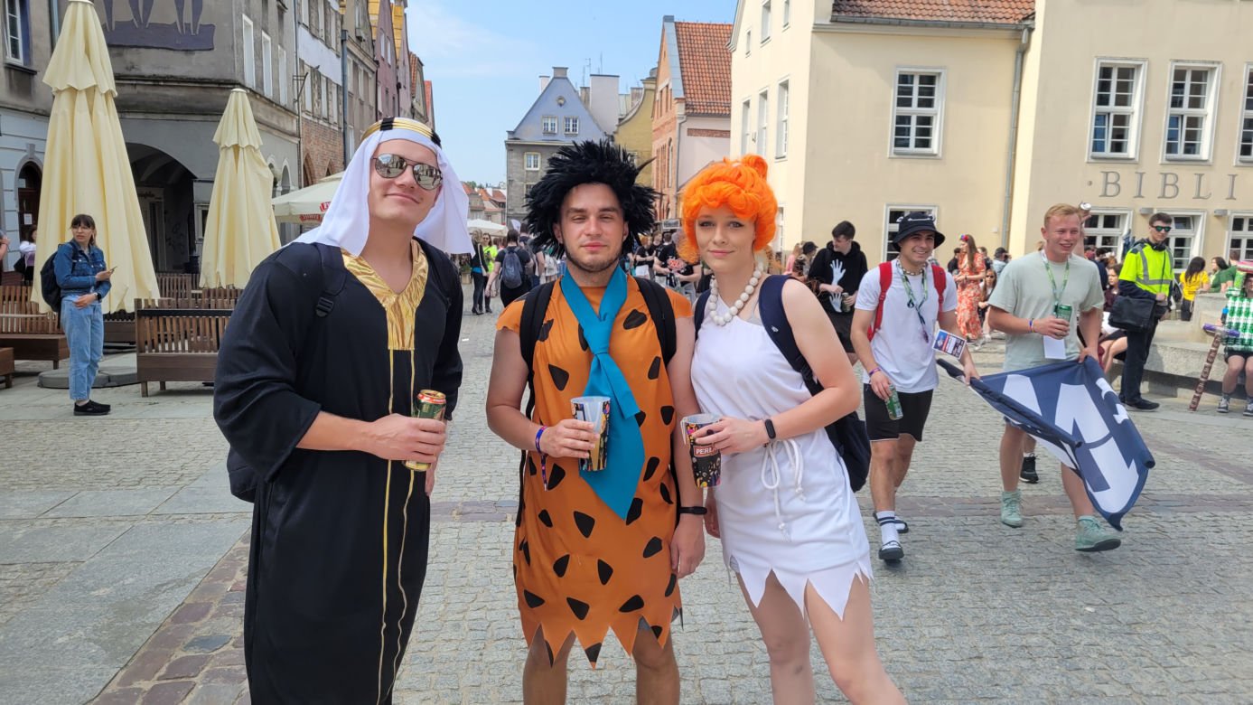 Kortowiada rozpoczęta! Uczestnicy Parady Wydziałów zachwycili kolorowymi strojami [ZDJĘCIA]