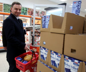 Andrzej Duda porównał ceny na Słowacji i w Polsce. Drożej w euro....