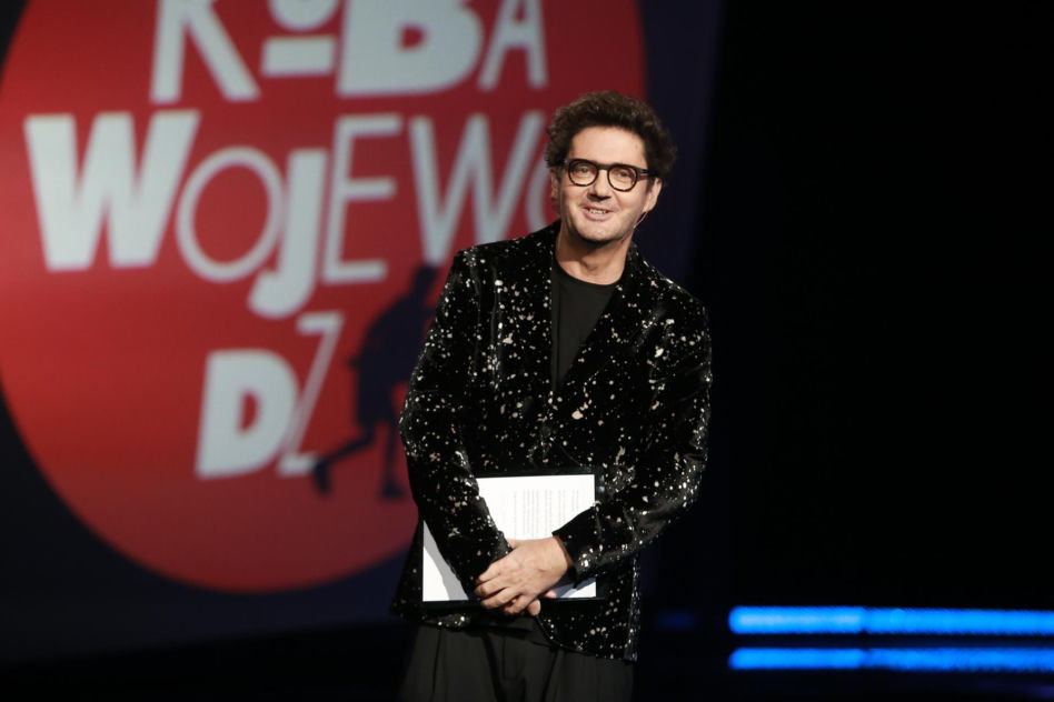 Kuba Wojewódzki z partnerką  na premierze "Hamleta"