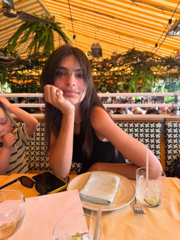 Emily Ratajkowski