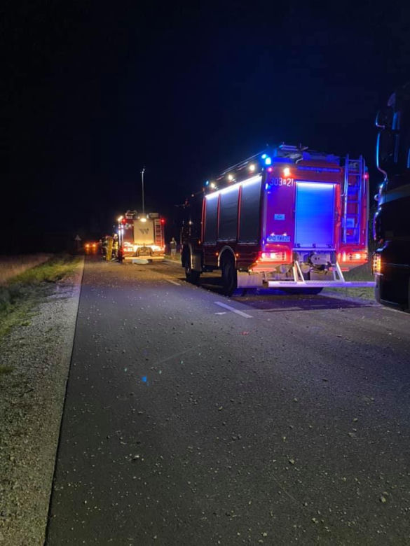 ROZTRZASKANY mercedes pod Poznaniem. Cztery osoby zostały RANNE 