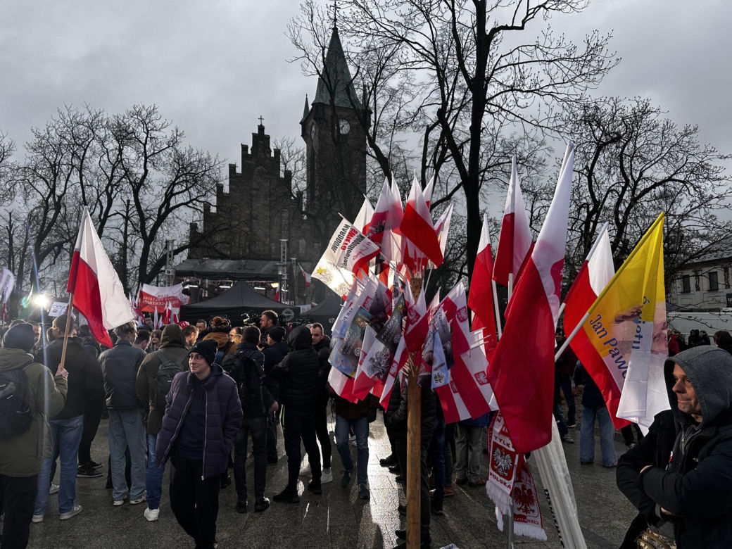 Chaos w Końskich. Dwie debaty prezydenckie, tłumy ludzi na rynku 