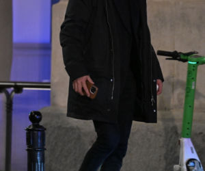 Łukasz Mejza relaksuje się w knajpie