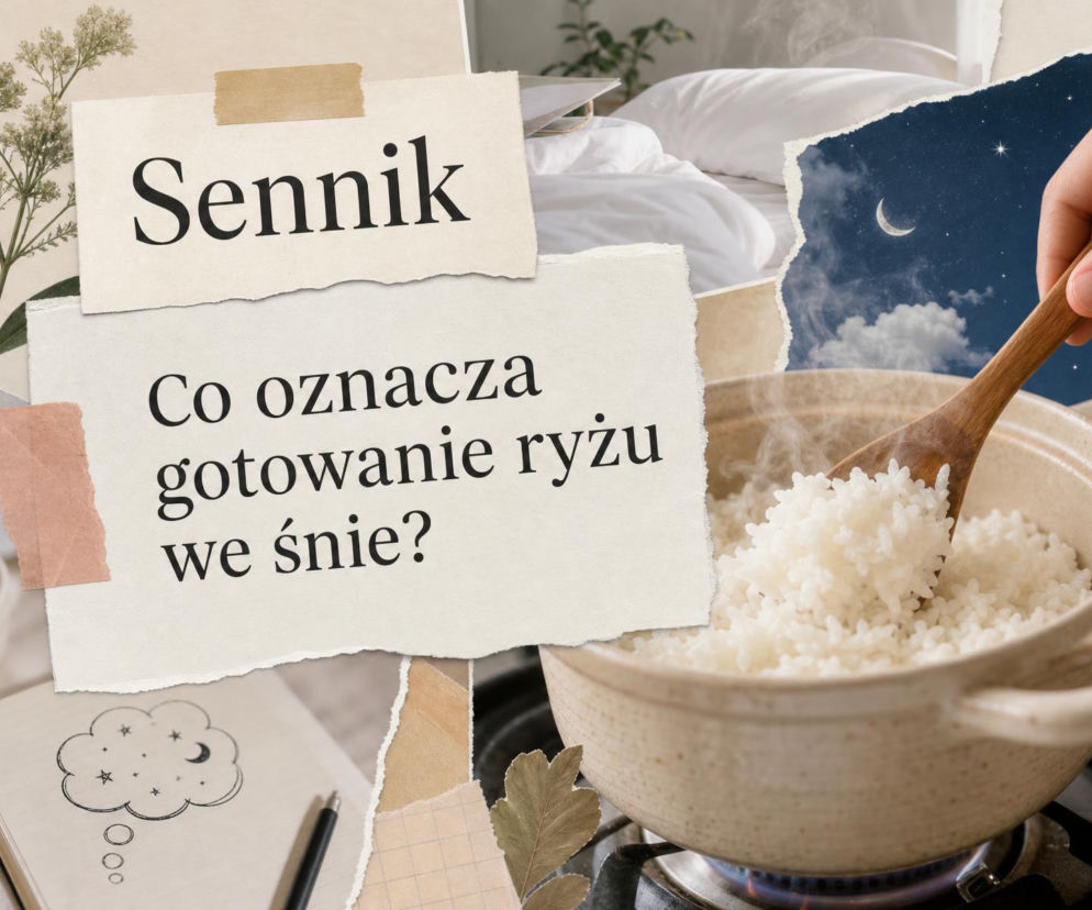 Dłoń osoby mieszającej ryż w garnku drewnianą łyżką. O znaczeniu snu o gotowaniu ryżu przeczytasz na SE.