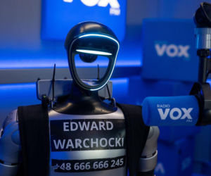 Robot Edward Warchocki robi furorę w sieci. Czy maszyny wkrótce zastąpią nas w pracy?