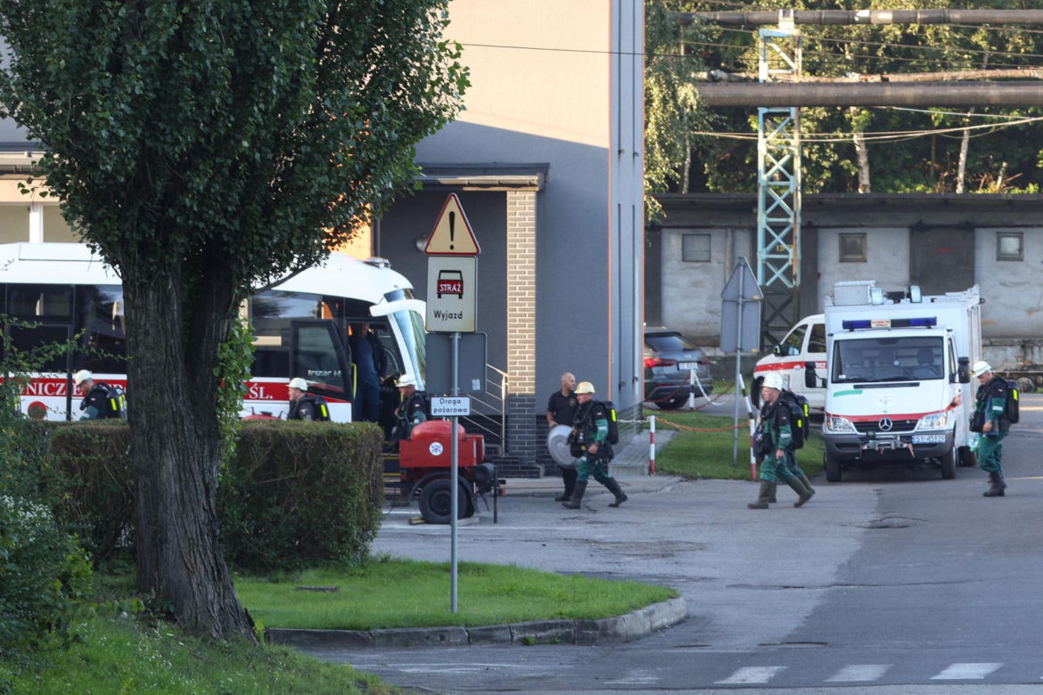 Wstrząs w kopalni Knurów. Trwa akcja ratownicza