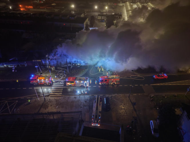 Pożar na targowisku przy ul. Bakalarskiej. Zatrzymano 36-letniego mężczyznę