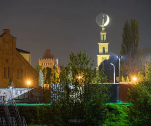Półksiężyc nad ratuszem