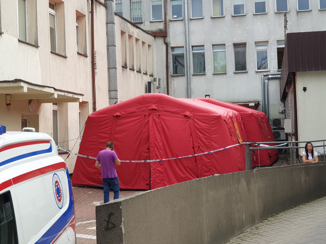 Przyszedł pod izbę przyjęć i zmarł?