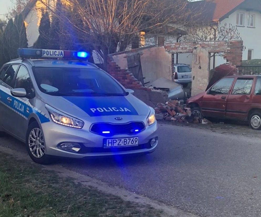 Pijany w sztok prowadził auto. Swoją podróż skończył na ścianie budynku!