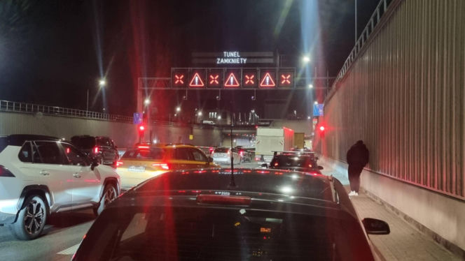 Pożar auta w tunelu na S2! Kierowcy utknęli w gigantycznym korku
