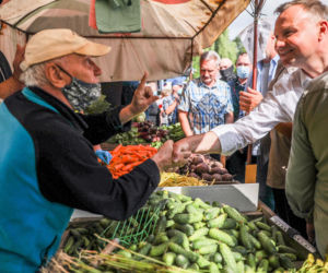 Andrzej Duda w Dąbrowie Górniczej odwiedził miejskie targowisko