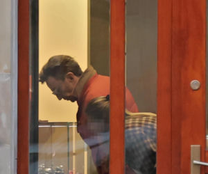 Paweł Wilczak szuka złota w w lombardzie