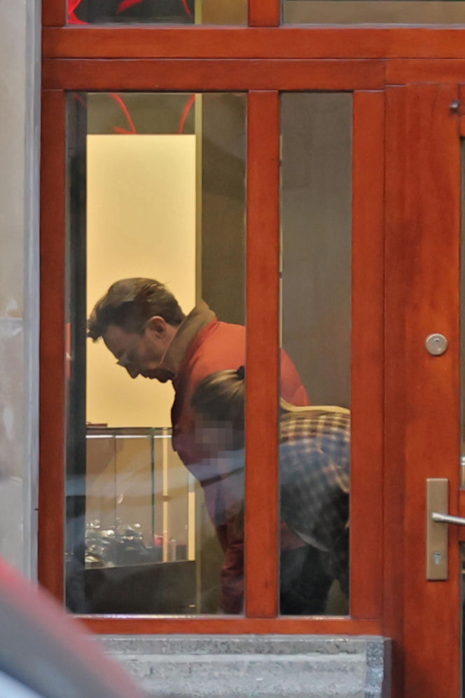 Paweł Wilczak szuka złota w w lombardzie