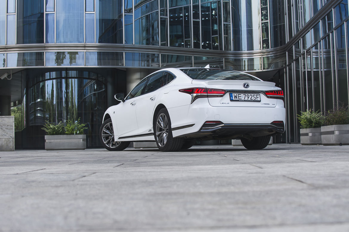 Lexus LS500h F-Sport