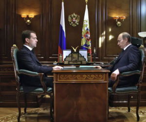 Miedwiediew i Putin modlili się za ofiary 