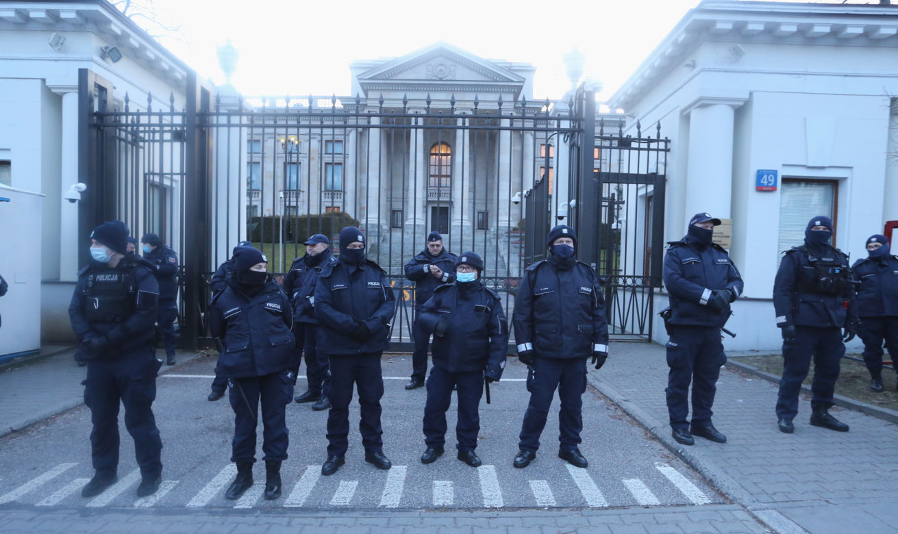 "Kijów-Warszawa jedna sprawa". Kolejny protest pod ambasadą Rosji