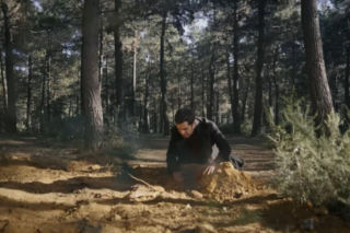 Wichrowe wzgórze: Halil próbuje wydostać Zeynep z grobu. Wciąż nie wie, czy ukochana żyje