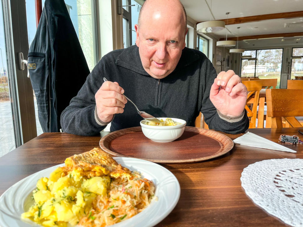 Smacznie, sycąco i niedrogo - tak zjemy w restauracji przy kościele ojca Tadeusza Rydzyka