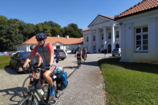 Chcą zwiedzić 23 parki narodowe w 23 dni. Wykładowcy UPH na rowerowej wyprawie [AUDIO]