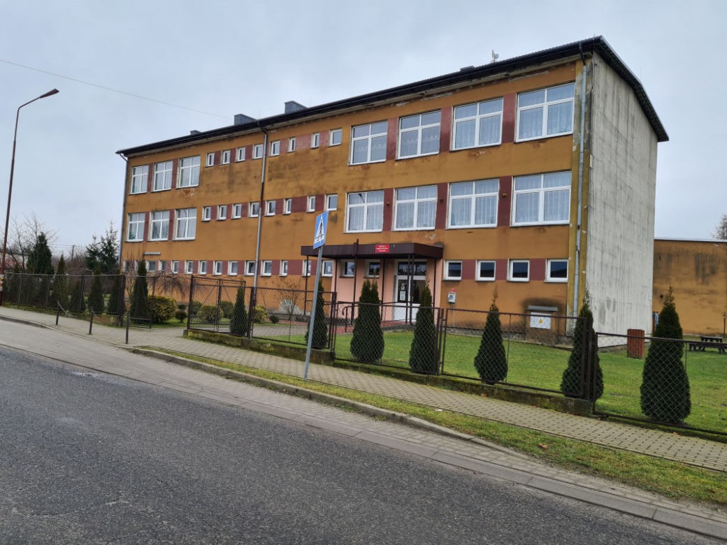 Ukradł 4 KREDKI ze szkoły w Korzenicy [GALERIA]