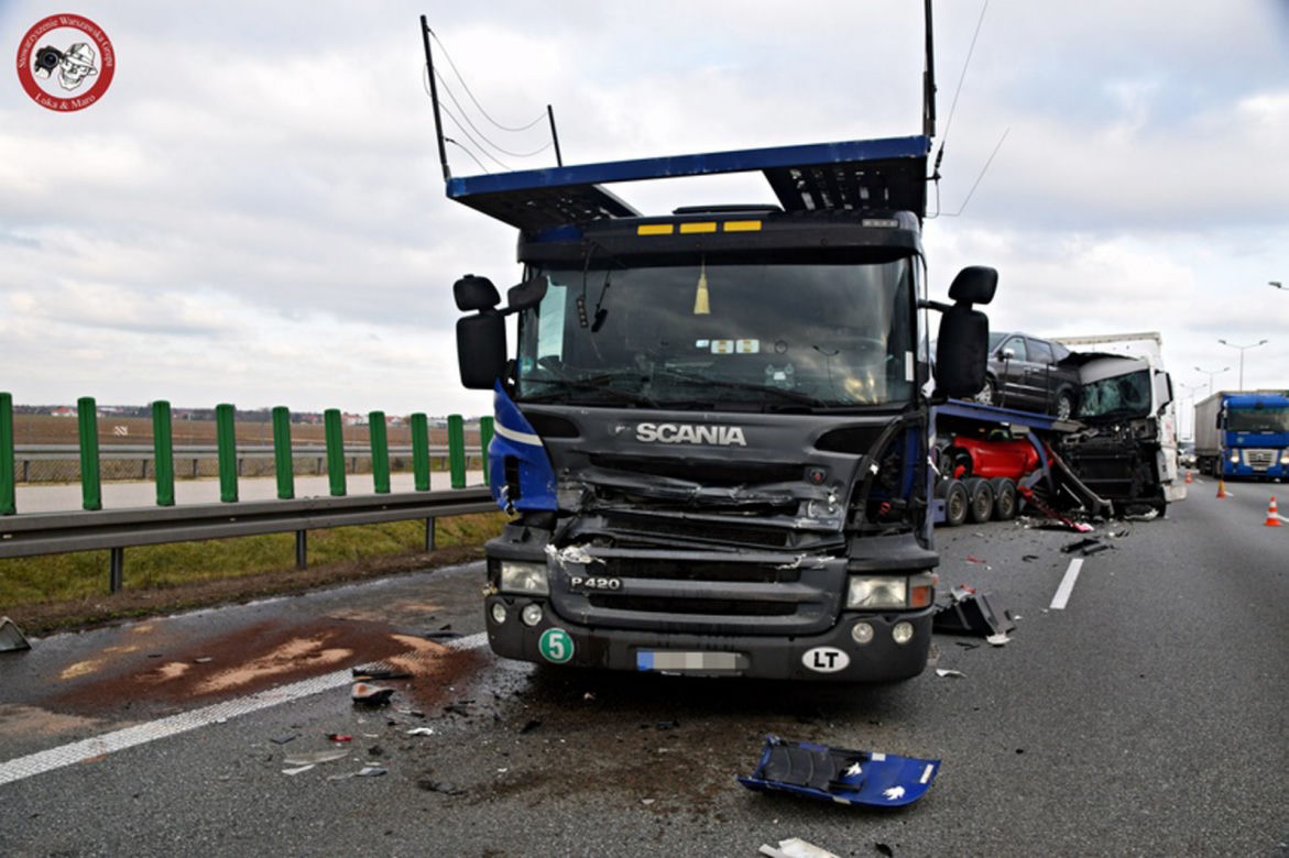 Poważny wypadek na S8 - 3 ciężarówki