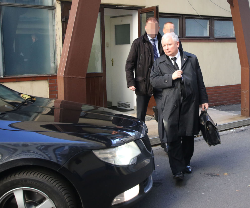 Co Jarosław Kaczyński nosi w teczce?