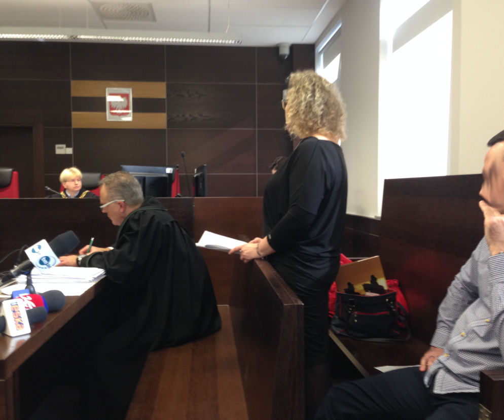 Policjanci, którzy pobili staruszkę w sklepie we Wrocławiu stanęli przed sądem