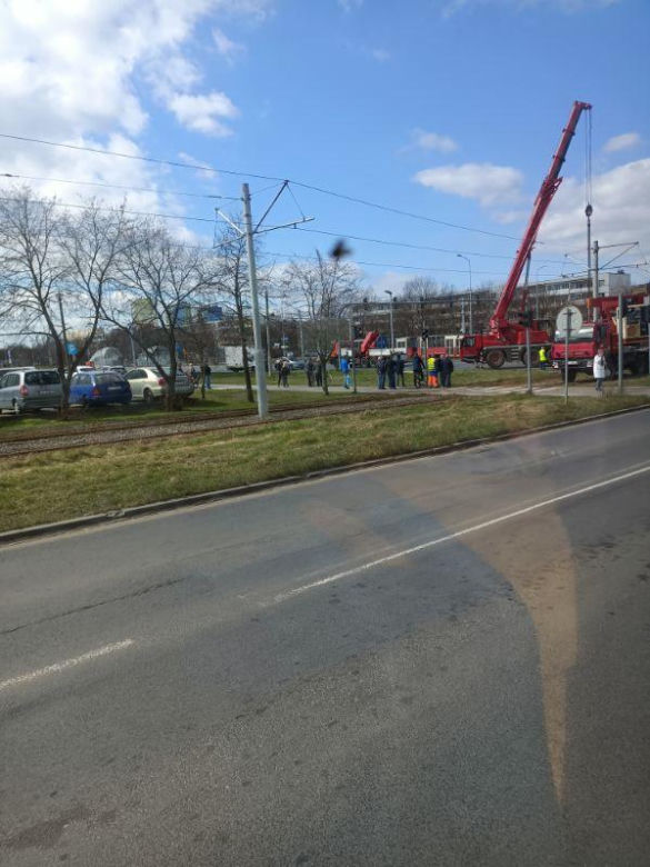 Tramwaj wypadł z szyn. Niebezpiecznie w Toruniu