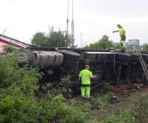 Ciężarówka zablokowała S8
