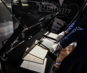 Stuletni rękopis Alberta Einsteina sprzedany za zawrotną sumę. 11,6 mln euro za teorię względności!