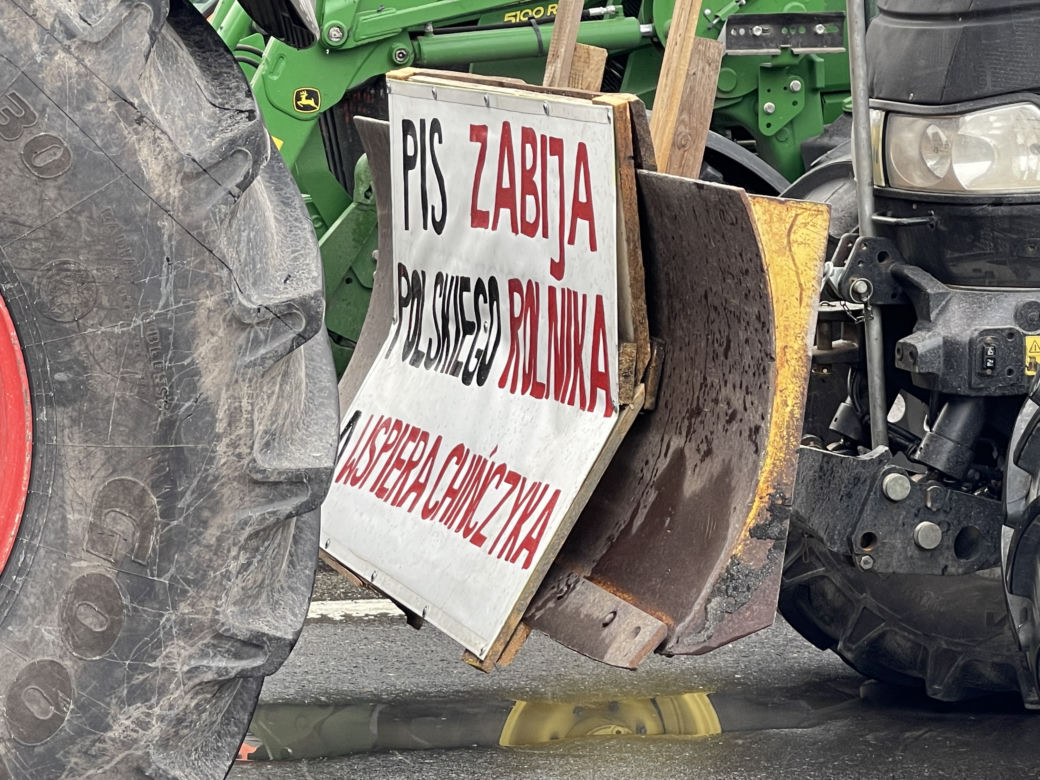 Ponad 100 ciągników jedzie do Warszawy. Rolnicy sparaliżują stolicę