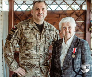 Podlaskie: Medal dla pani Danuty. Żołnierze zawsze mogli liczyć na jej dobre słowo i poczęstunek