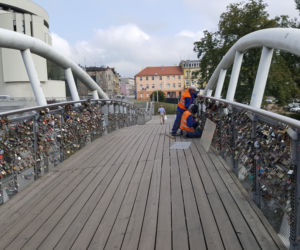 Z Mostu Kiepury znikają kłódki zakochanych. Co na to bydgoszczanie? [ZDJĘCIA]