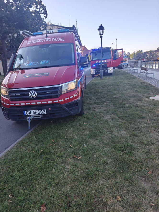 Ciało mężczyzny w Odrze we Wrocławiu. Makabryczne zgłoszenie nad ranem