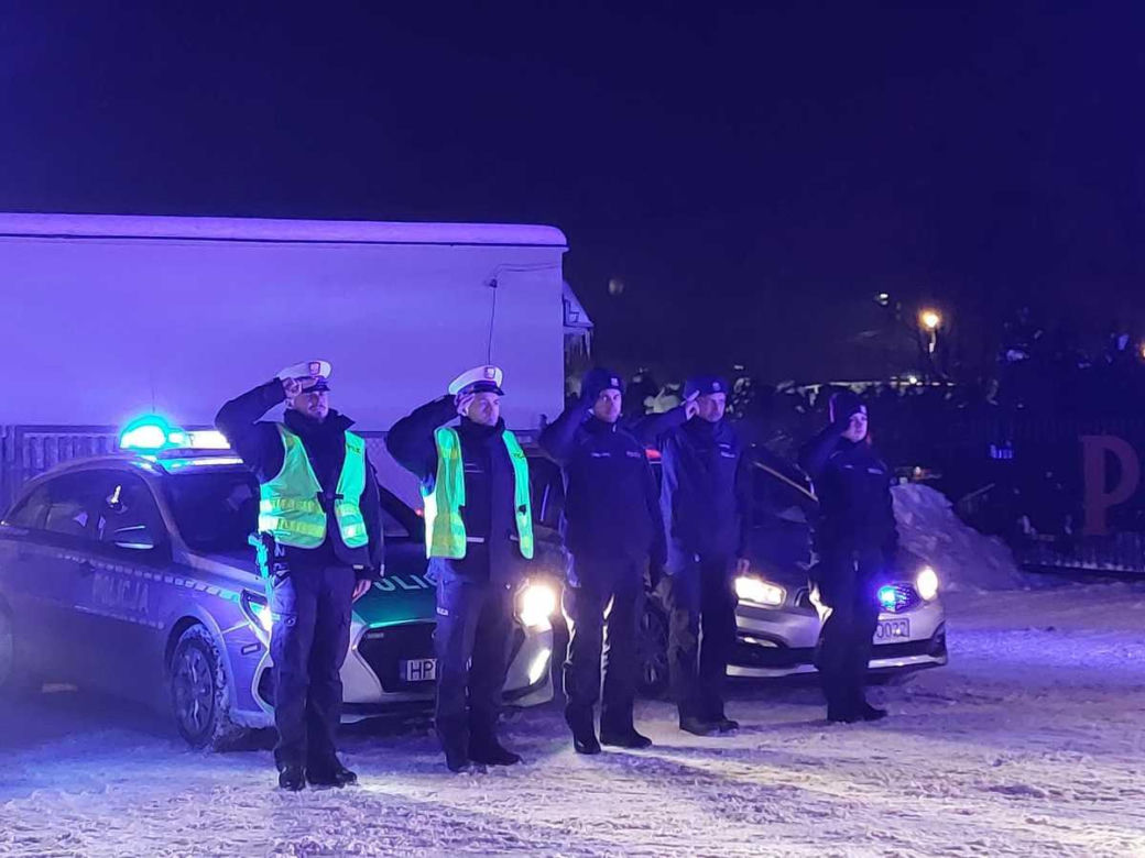 Poruszający gest policjantów i strażaków z Podkarpacia. Zrobili to dla zmarłych kolegów, słowa stają w gardle