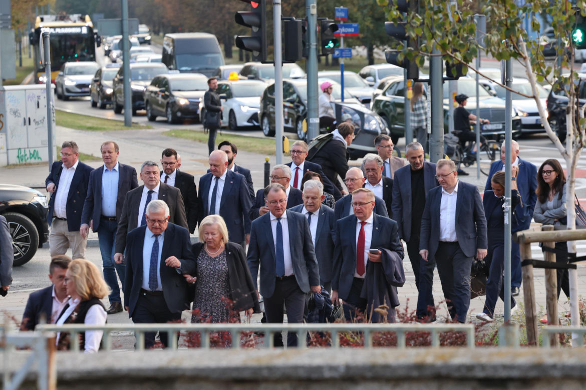 Spotkanie polityków PiS w siedzibie na ul.Nowogrodzkiej