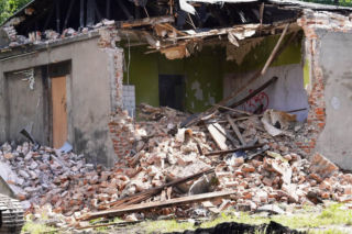 Trwa wyburzanie budynków socjalnych na os. Skałka w Skarżysku-Kamiennej