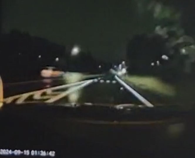 Wypadek na Trasie Łazienkowskiej - nagranie z momentu uderzenia