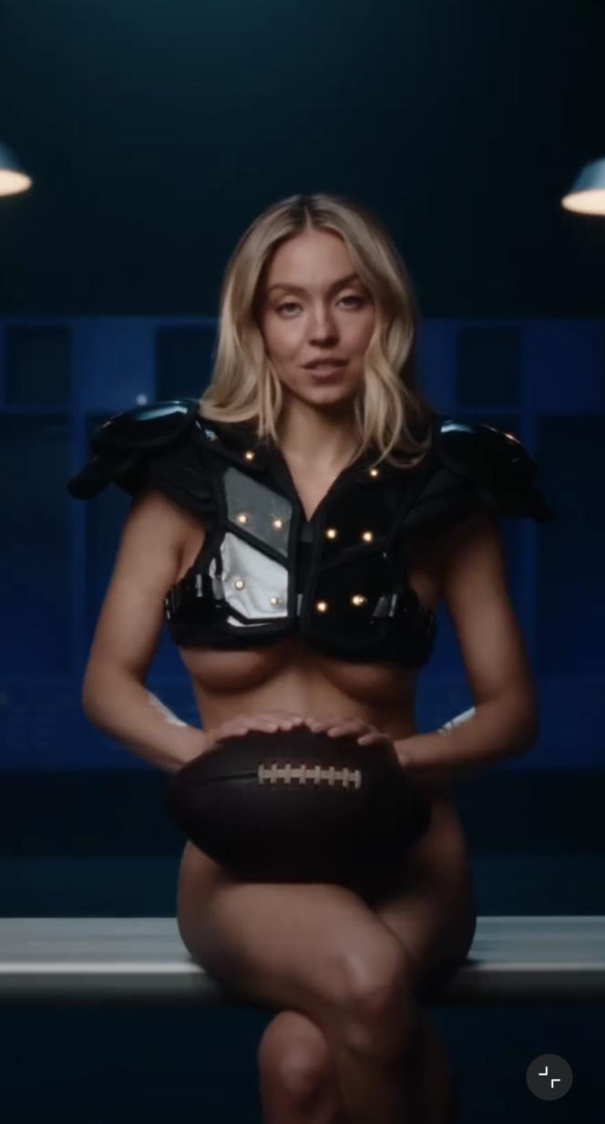 Rozebrana Sydney Sweeney w sportowej reklamie