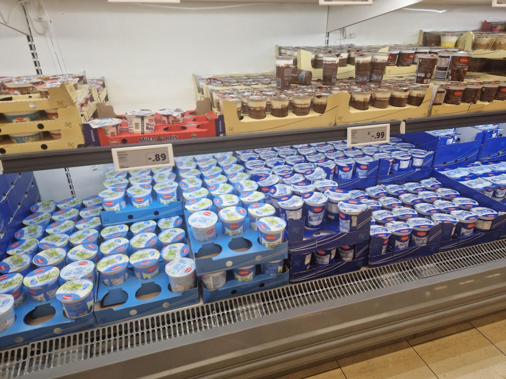 Porównaliśmy ceny w polskim i niemieckim markecie. Gdzie zarobimy tańsze zakupy na Wielkanoc? 