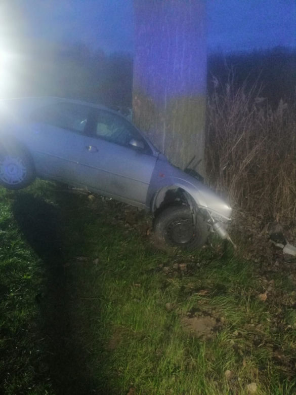 Śmiertelny wypadek na DW 432 w okolicy Dalewa. Nie żyje 27-letni kierowca