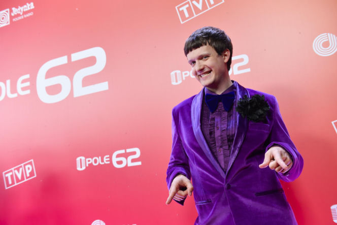 Tak naprawdę wyglądają gwiazdy "1670". W serialu charakteryzacja robi cuda