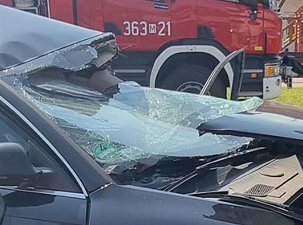 Śmiertelny wypadek pod Płockiem! Jedna kobieta zginęła, a druga została ciężko ranna w zderzeniu audi z tirem [ZDJĘCIA]