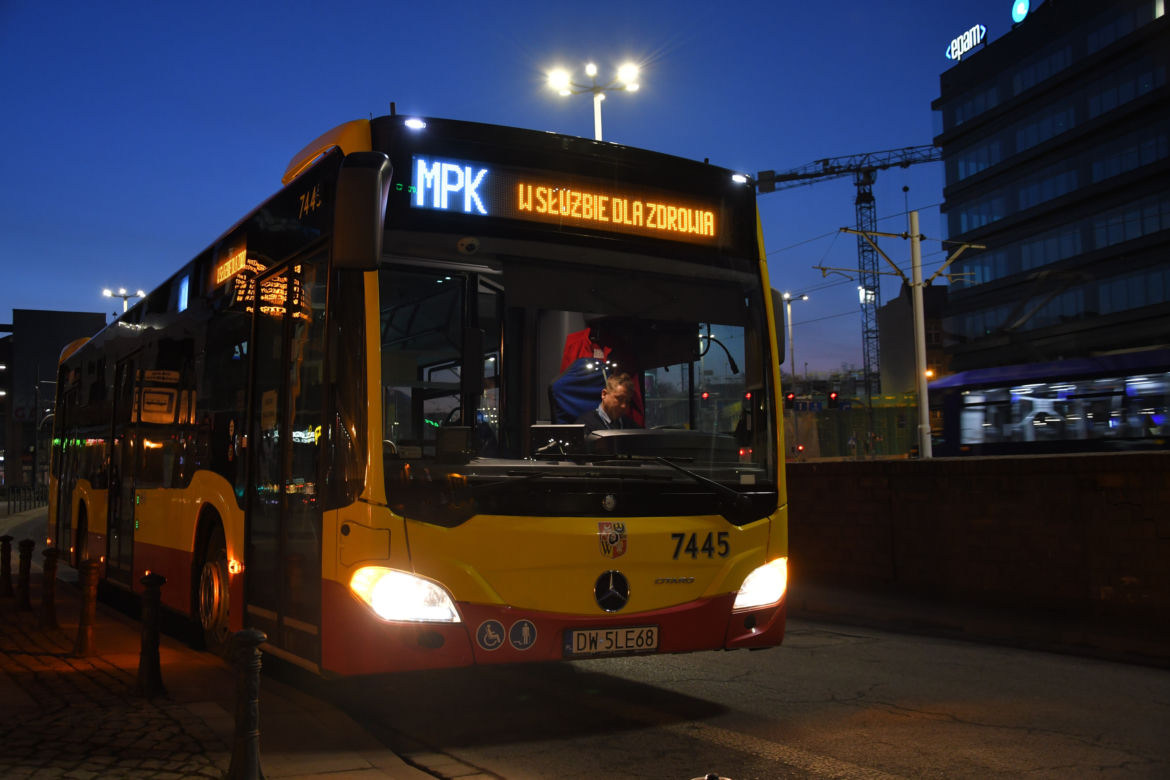 Specjalne autobusy MPK dowiozą medyków do szpitala tymczasowego we Wrocławiu