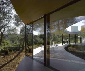 Solo House, Office KGDVS, Hiszpania