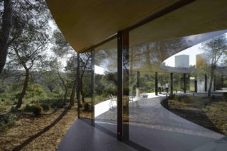 Solo House, Office KGDVS, Hiszpania