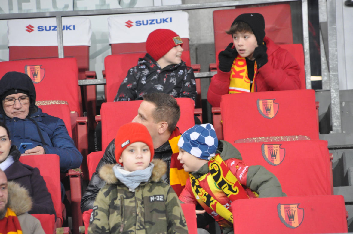 Korona Kielce - ŁKS Łódź. Zdjęcia kibiców na Suzuki Arenie