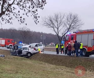 Książ Wielki. Tragiczny wypadek na DK-7. Nie żyją dwie osoby [ZDJĘCIA]