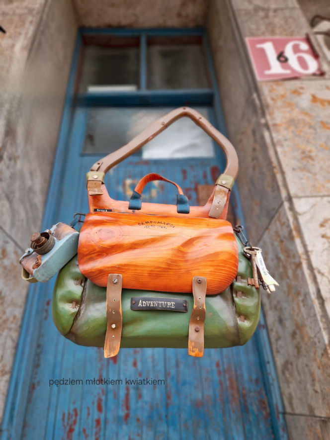 "Pędzlem, młotkiem, kwiatkiem" - bajkowe dzieła Kasi